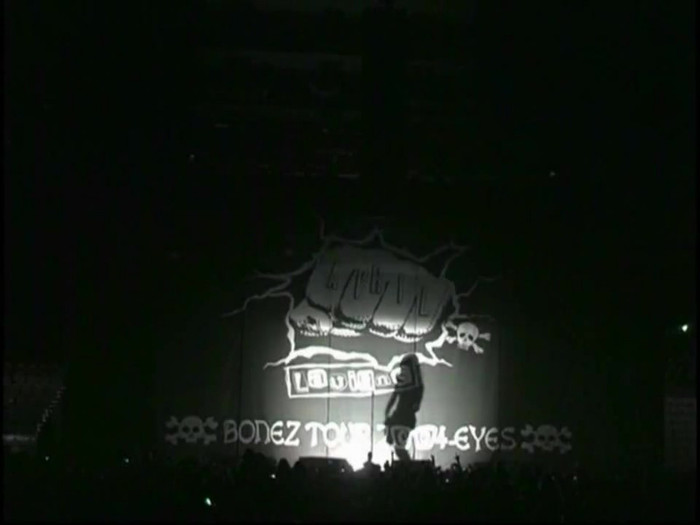 Bonez Tour Documentary [HD] Part2 - Avril Lavigne 0472