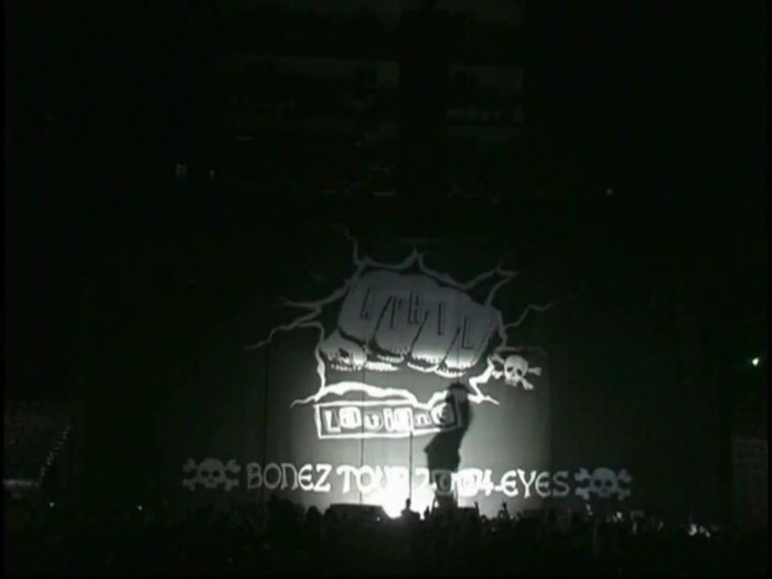 Bonez Tour Documentary [HD] Part2 - Avril Lavigne 0477