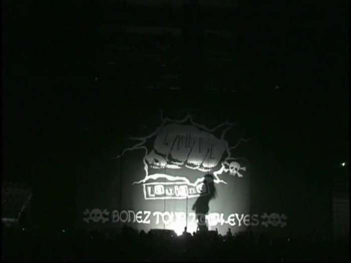 Bonez Tour Documentary [HD] Part2 - Avril Lavigne 0481