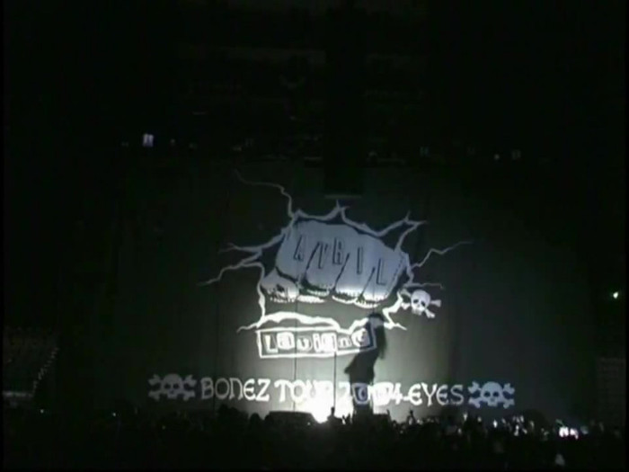 Bonez Tour Documentary [HD] Part2 - Avril Lavigne 0485