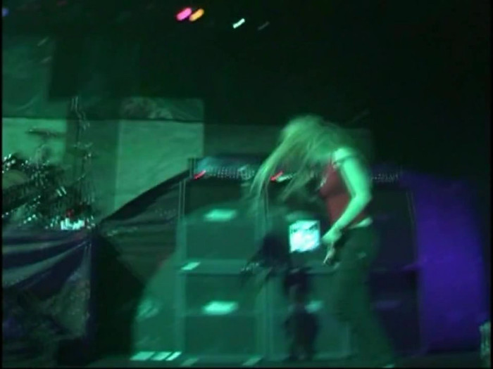 Bonez Tour Documentary [HD] Part2 - Avril Lavigne 1454