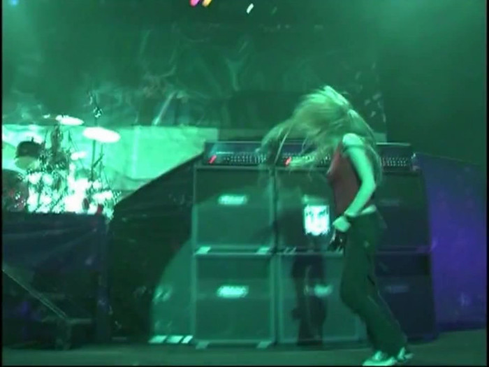 Bonez Tour Documentary [HD] Part2 - Avril Lavigne 1457