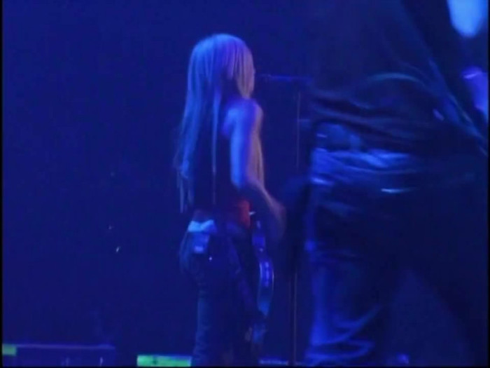 Bonez Tour Documentary [HD] Part2 - Avril Lavigne 0978