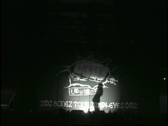 Bonez Tour Documentary [HD] Part2 - Avril Lavigne 0491