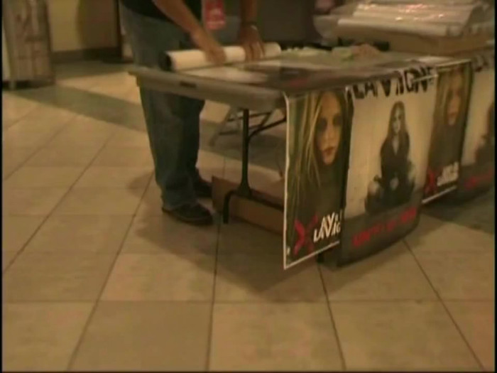Bonez Tour Documentary [HD] Part2 - Avril Lavigne 0492