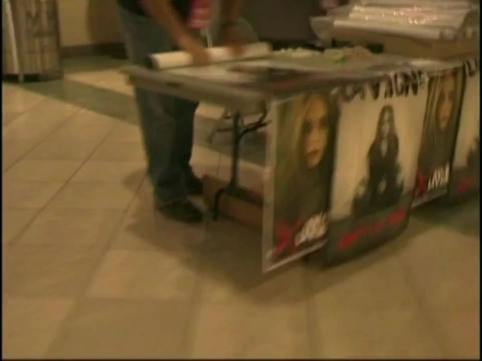 Bonez Tour Documentary [HD] Part2 - Avril Lavigne 0493