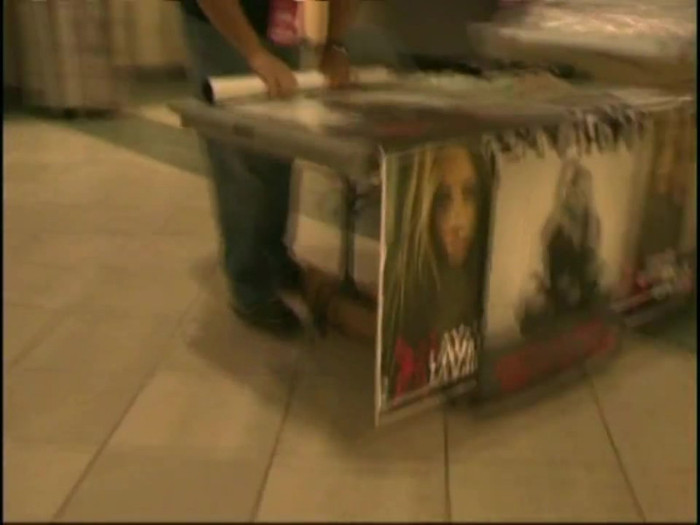 Bonez Tour Documentary [HD] Part2 - Avril Lavigne 0494