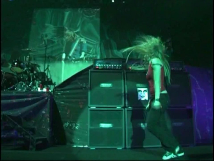 Bonez Tour Documentary [HD] Part2 - Avril Lavigne 1461