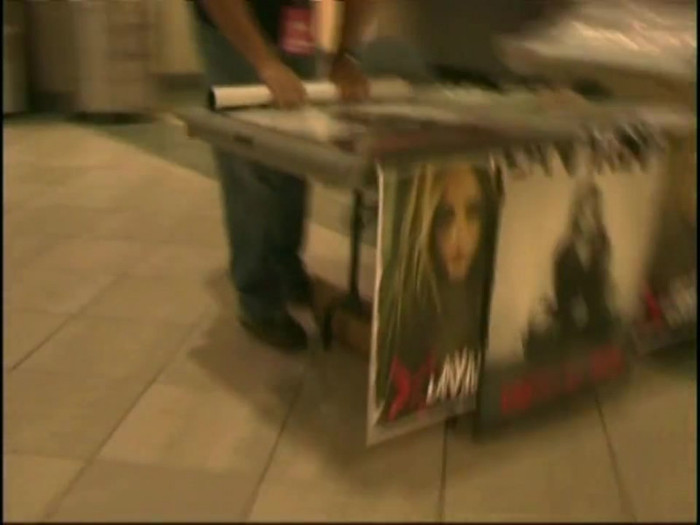 Bonez Tour Documentary [HD] Part2 - Avril Lavigne 0495
