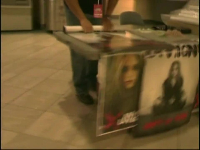 Bonez Tour Documentary [HD] Part2 - Avril Lavigne 0497 - Avril - Lavigne - 2008 - Bonez - Tour - Documentary - oo1