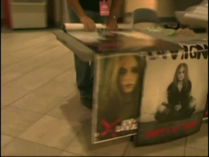 Bonez Tour Documentary [HD] Part2 - Avril Lavigne 0498 - Avril - Lavigne - 2008 - Bonez - Tour - Documentary - oo1