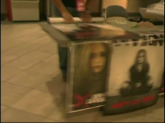 Bonez Tour Documentary [HD] Part2 - Avril Lavigne 0499 - Avril - Lavigne - 2008 - Bonez - Tour - Documentary - oo1