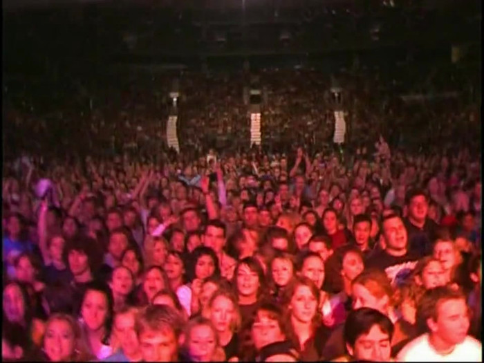 Bonez Tour Documentary [HD] Part2 - Avril Lavigne 2470