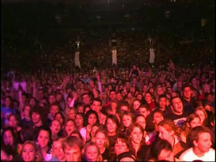 Bonez Tour Documentary [HD] Part2 - Avril Lavigne 2471