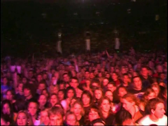 Bonez Tour Documentary [HD] Part2 - Avril Lavigne 2473