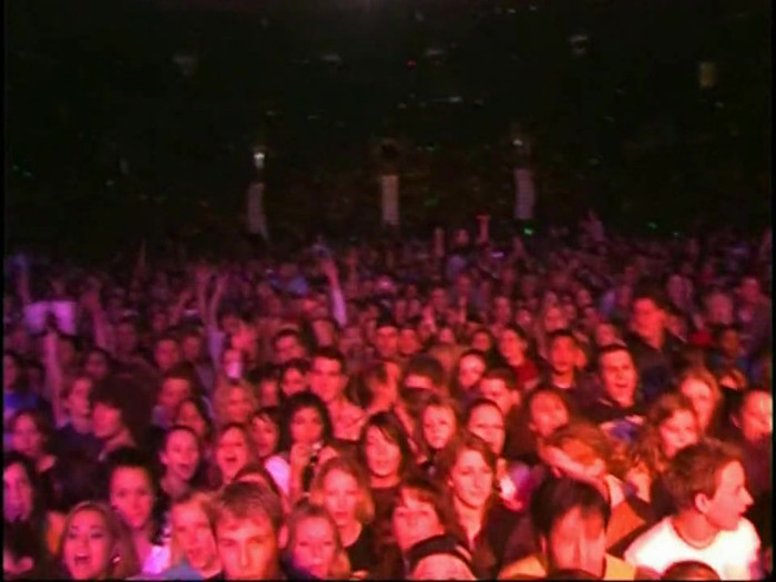 Bonez Tour Documentary [HD] Part2 - Avril Lavigne 2475