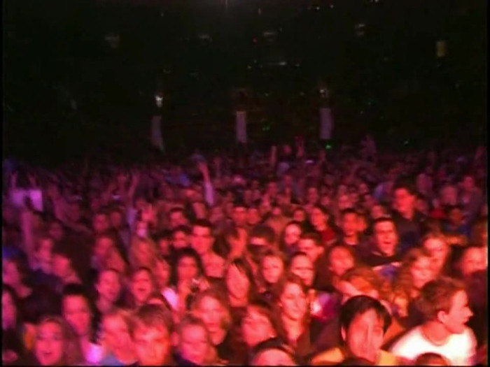 Bonez Tour Documentary [HD] Part2 - Avril Lavigne 2476