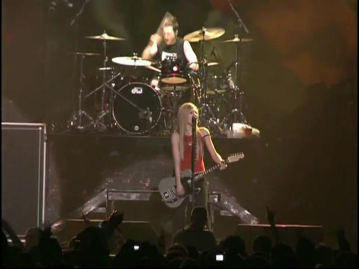 Bonez Tour Documentary [HD] Part2 - Avril Lavigne 2480