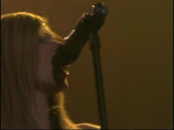 Bonez Tour Documentary [HD] Part2 - Avril Lavigne 2493 - Avril - Lavigne - 2008 - Bonez - Tour - Documentary - oo5