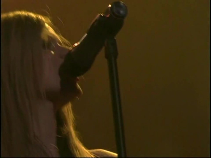 Bonez Tour Documentary [HD] Part2 - Avril Lavigne 2495 - Avril - Lavigne - 2008 - Bonez - Tour - Documentary - oo5