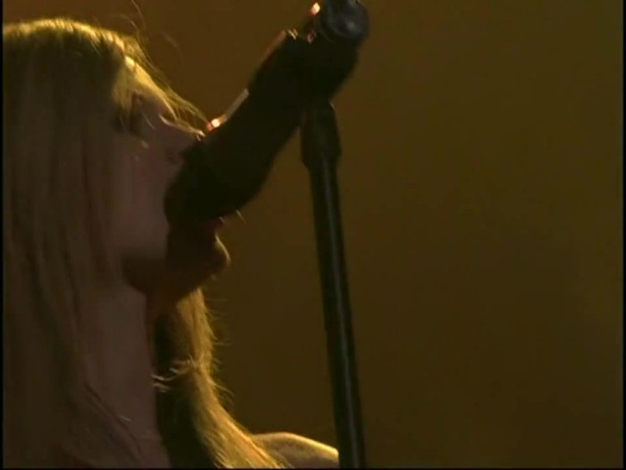Bonez Tour Documentary [HD] Part2 - Avril Lavigne 2497 - Avril - Lavigne - 2008 - Bonez - Tour - Documentary - oo5