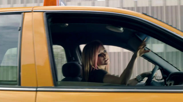 Avril Lavigne - What The Hell_youtube_original 0939