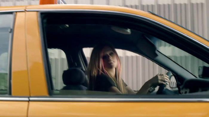 Avril Lavigne - What The Hell_youtube_original 0941