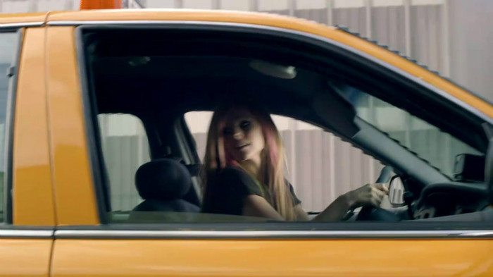 Avril Lavigne - What The Hell_youtube_original 0942