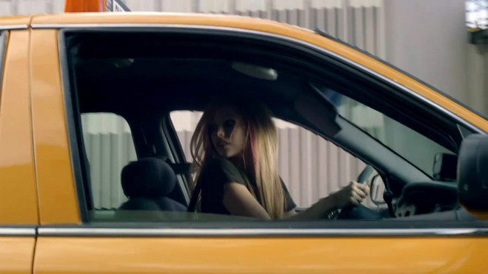 Avril Lavigne - What The Hell_youtube_original 0944