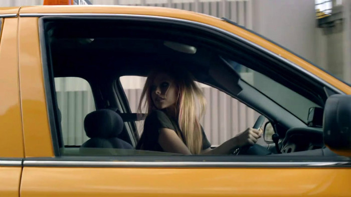 Avril Lavigne - What The Hell_youtube_original 0945