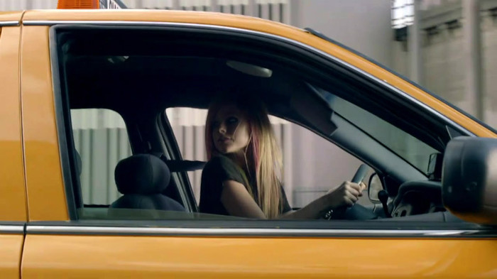 Avril Lavigne - What The Hell_youtube_original 0947