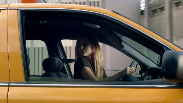 Avril Lavigne - What The Hell_youtube_original 0948