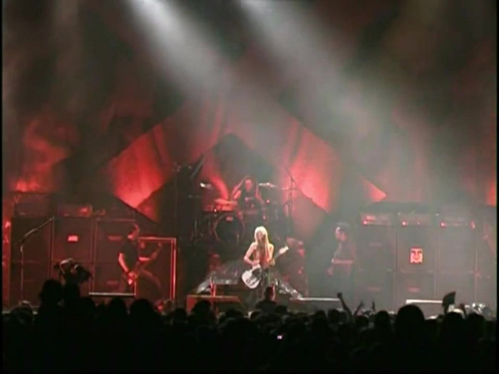 Bonez Tour Documentary [HD] Part2 - Avril Lavigne 3541