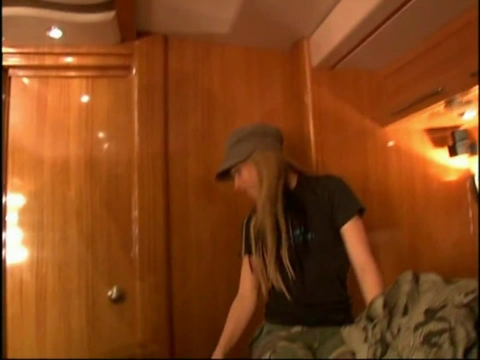 Bonez Tour Documentary [HD] Part2 - Avril Lavigne 5001 - Avril - Lavigne - 2008 - Bonez - Tour - Documentary - o11