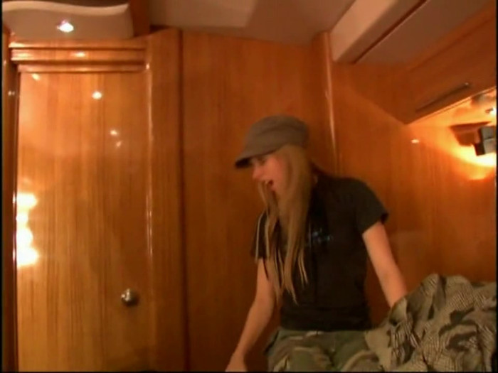 Bonez Tour Documentary [HD] Part2 - Avril Lavigne 5004