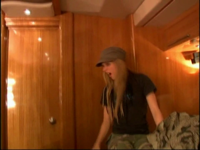 Bonez Tour Documentary [HD] Part2 - Avril Lavigne 5005 - Avril - Lavigne - 2008 - Bonez - Tour - Documentary - o11