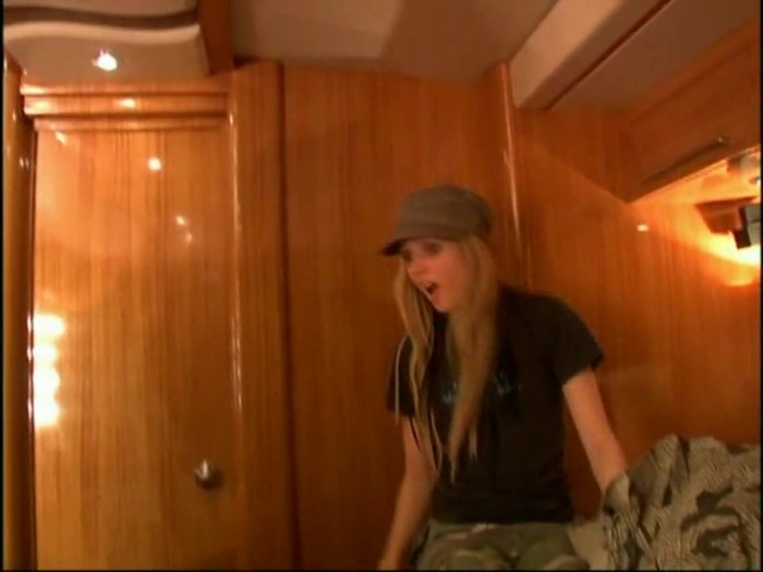 Bonez Tour Documentary [HD] Part2 - Avril Lavigne 5007