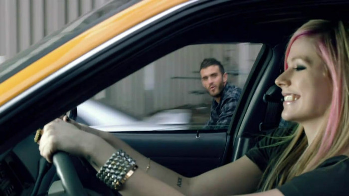 Avril Lavigne - What The Hell_youtube_original 0972