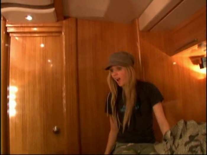 Bonez Tour Documentary [HD] Part2 - Avril Lavigne 5008 - Avril - Lavigne - 2008 - Bonez - Tour - Documentary - o11