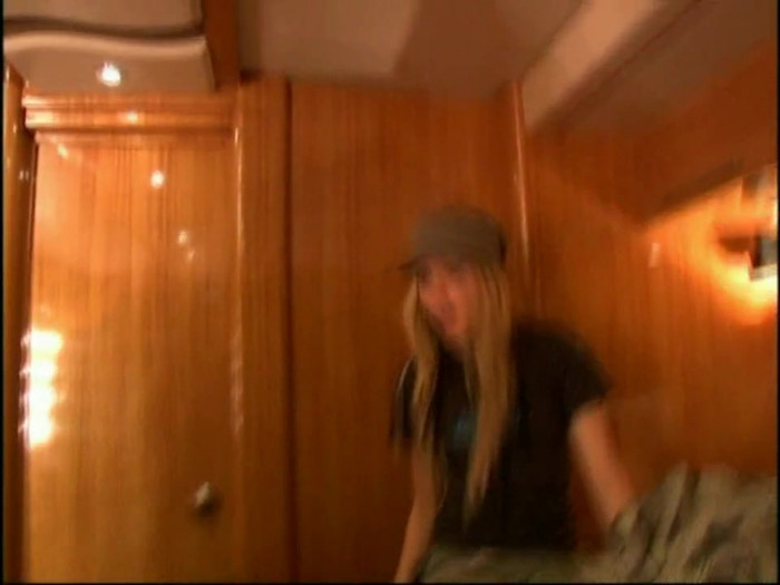 Bonez Tour Documentary [HD] Part2 - Avril Lavigne 5009