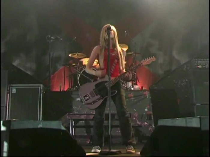 Bonez Tour Documentary [HD] Part2 - Avril Lavigne 3101