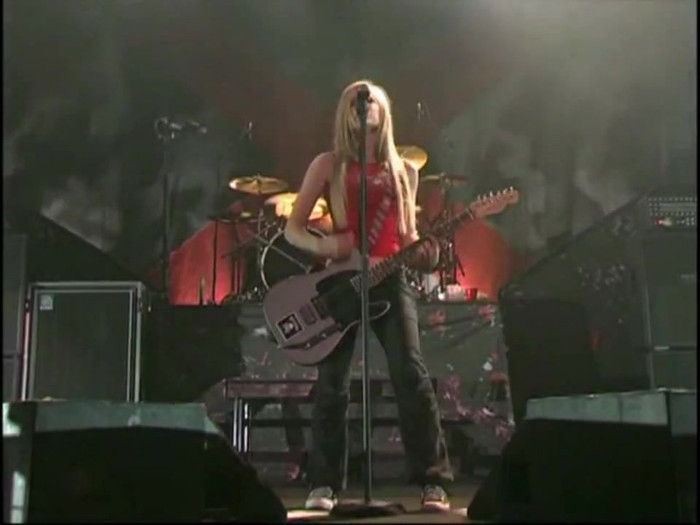 Bonez Tour Documentary [HD] Part2 - Avril Lavigne 3102