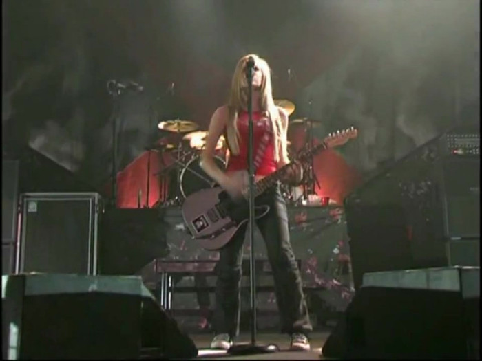 Bonez Tour Documentary [HD] Part2 - Avril Lavigne 3103