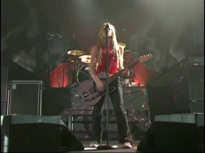 Bonez Tour Documentary [HD] Part2 - Avril Lavigne 3104