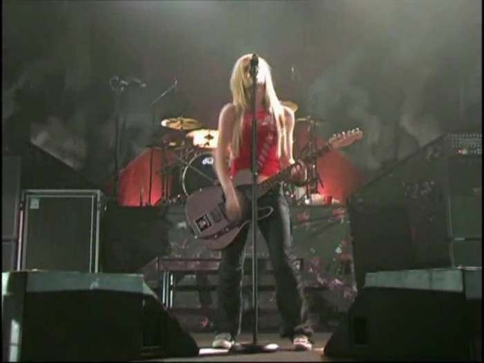 Bonez Tour Documentary [HD] Part2 - Avril Lavigne 3105