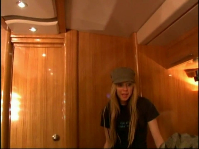 Bonez Tour Documentary [HD] Part2 - Avril Lavigne 5018