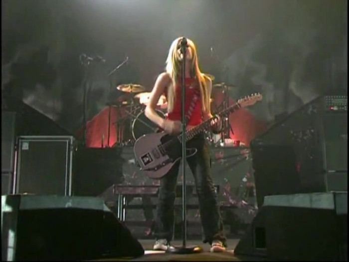 Bonez Tour Documentary [HD] Part2 - Avril Lavigne 3107