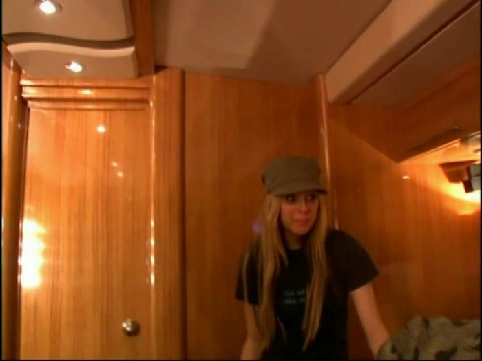 Bonez Tour Documentary [HD] Part2 - Avril Lavigne 5021