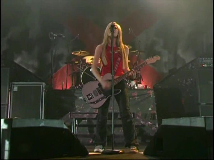 Bonez Tour Documentary [HD] Part2 - Avril Lavigne 3110