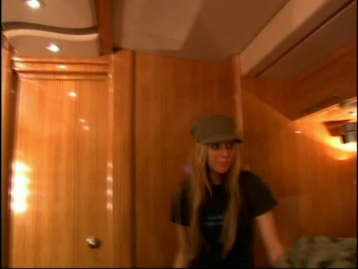 Bonez Tour Documentary [HD] Part2 - Avril Lavigne 5022